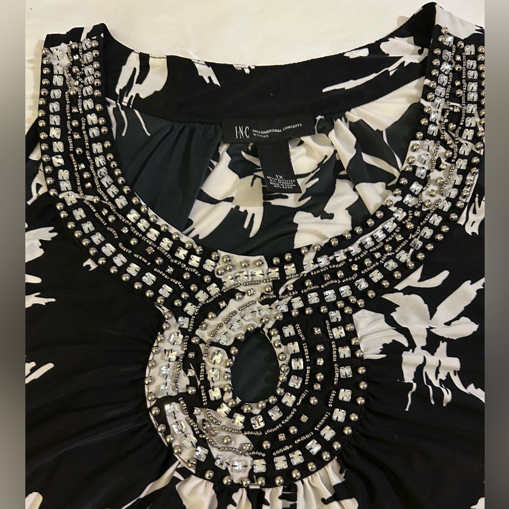 INC International Concepts Black & White large floral rose Embellished Blouse 1X - Picture 7 of 14